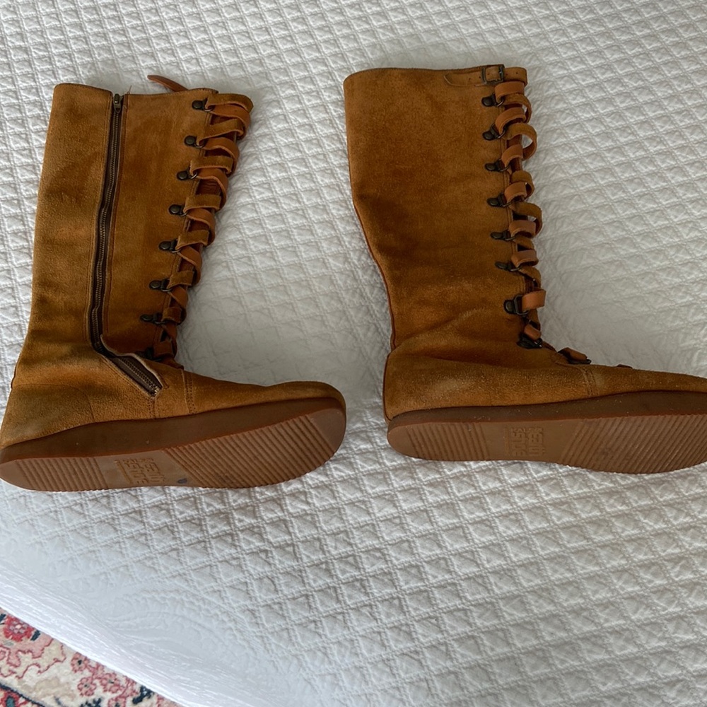 Knee high Earth Boots. The are the ORIGINAL Kalso Earth Boots. Negative heel
